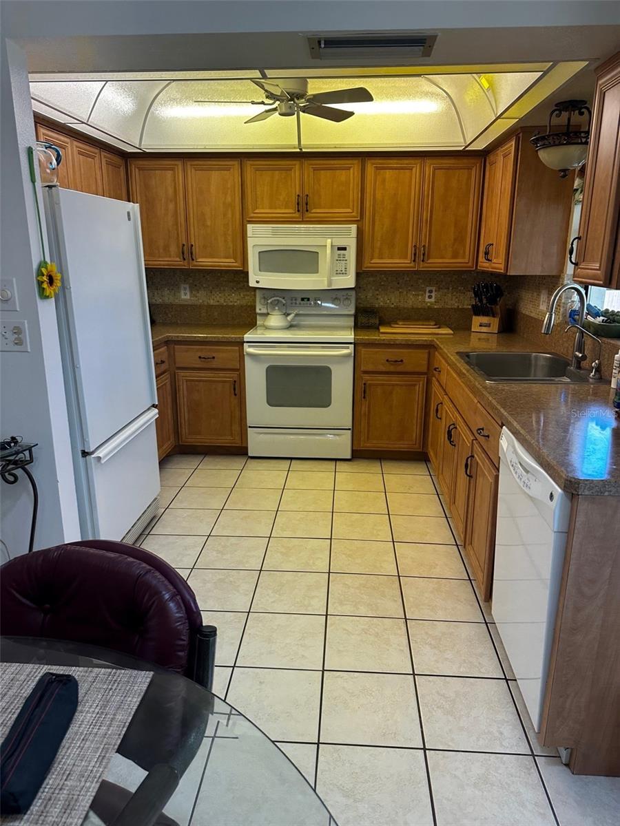2425 Doud St Property Photo 4