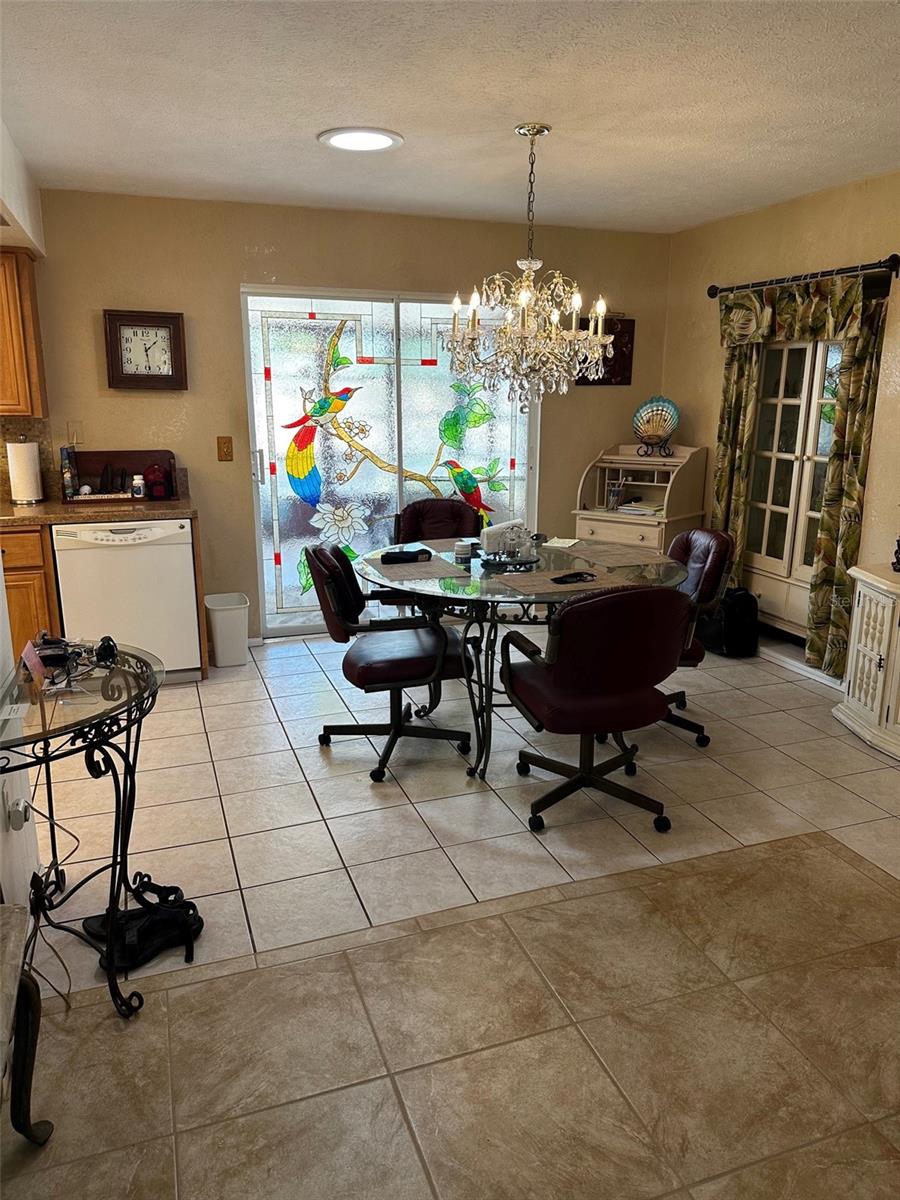 2425 Doud St Property Photo 7