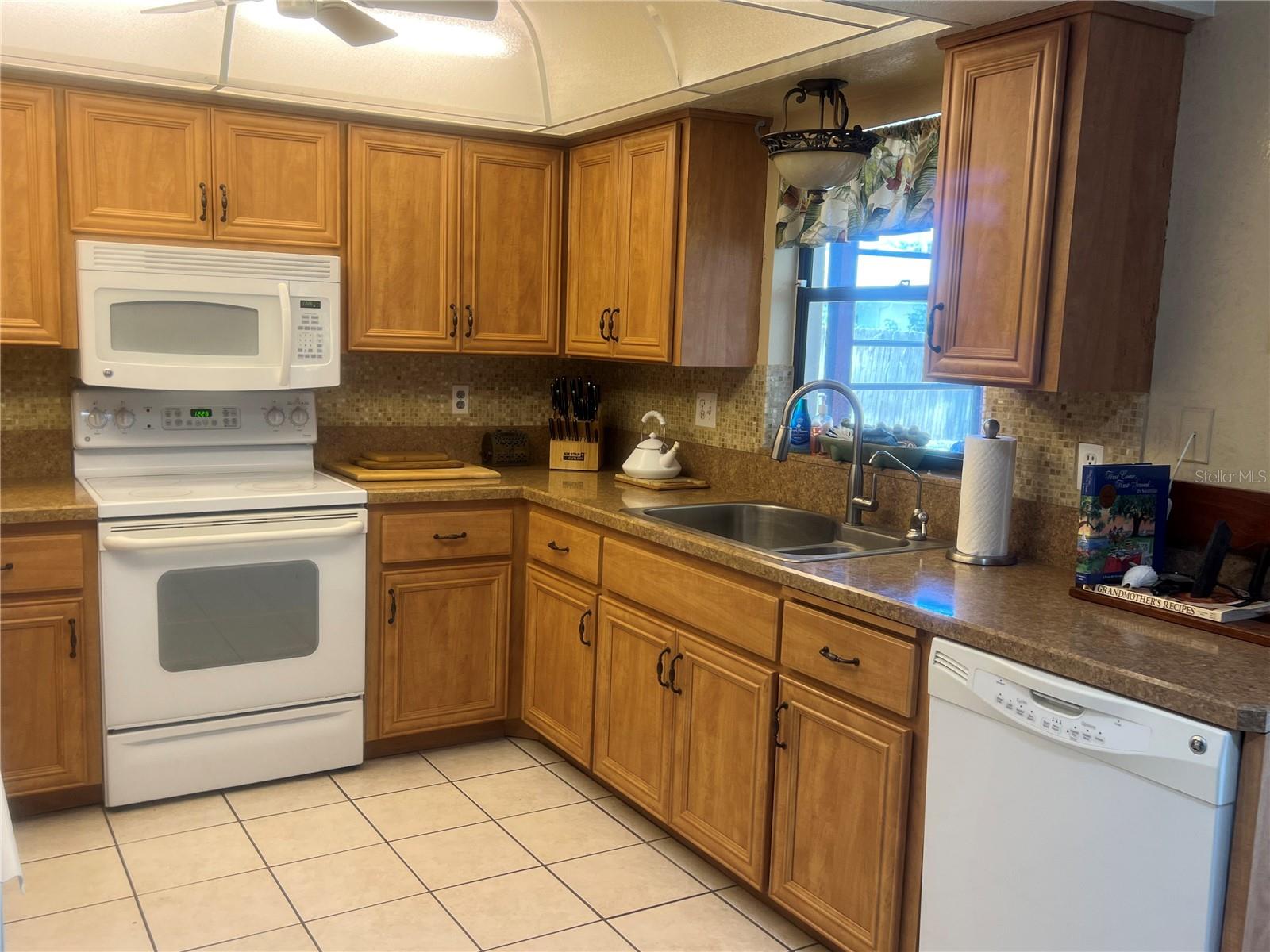 2425 Doud St Property Photo 25