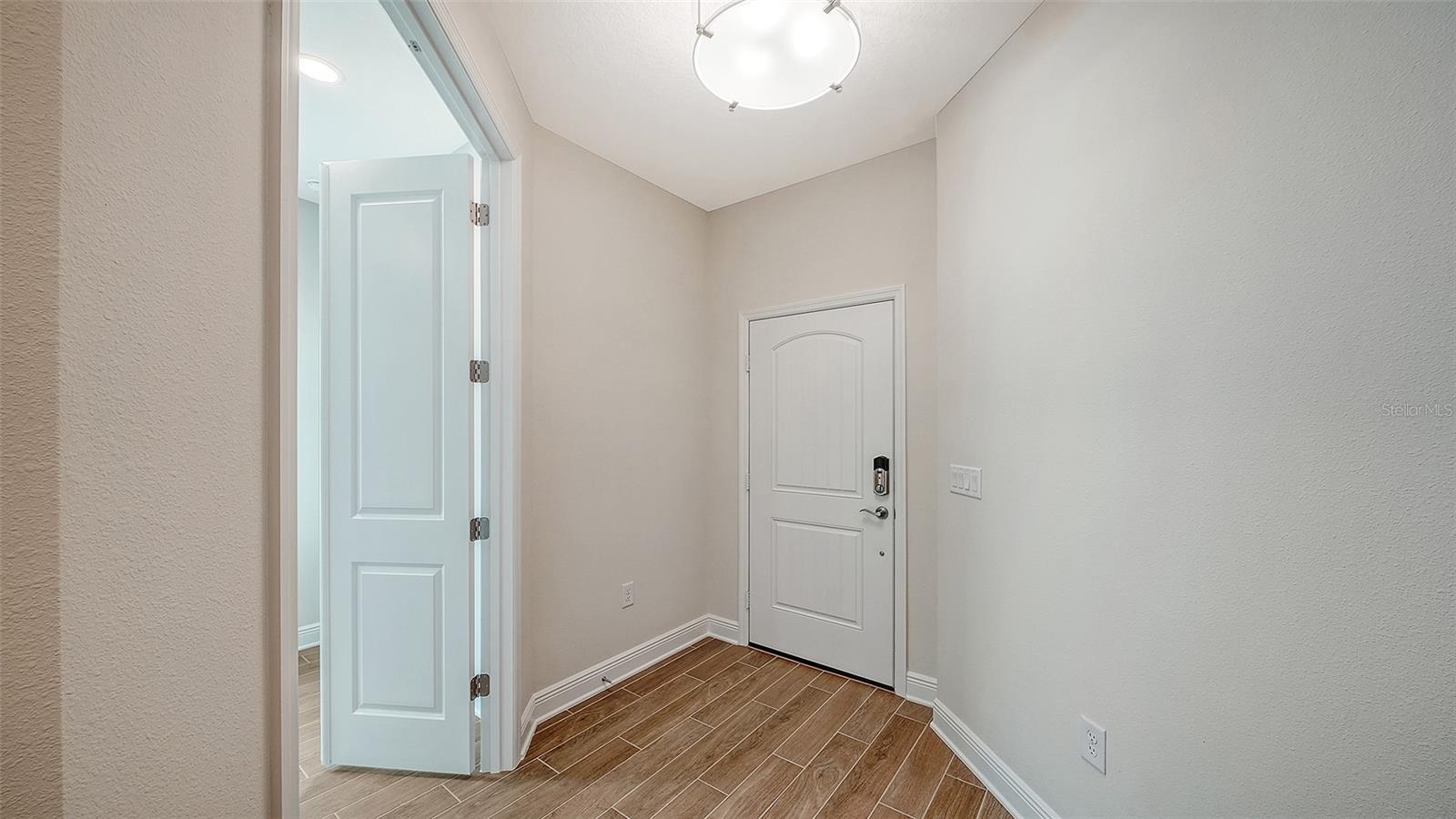 333 Potenza Loop Property Photo 5
