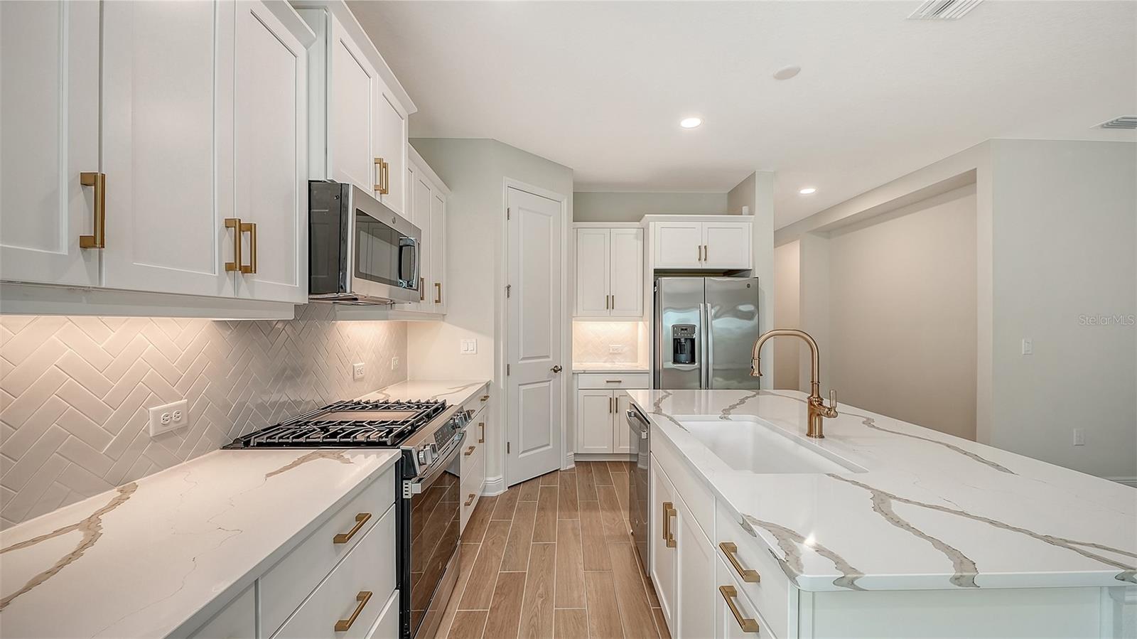 333 Potenza Loop Property Photo 10