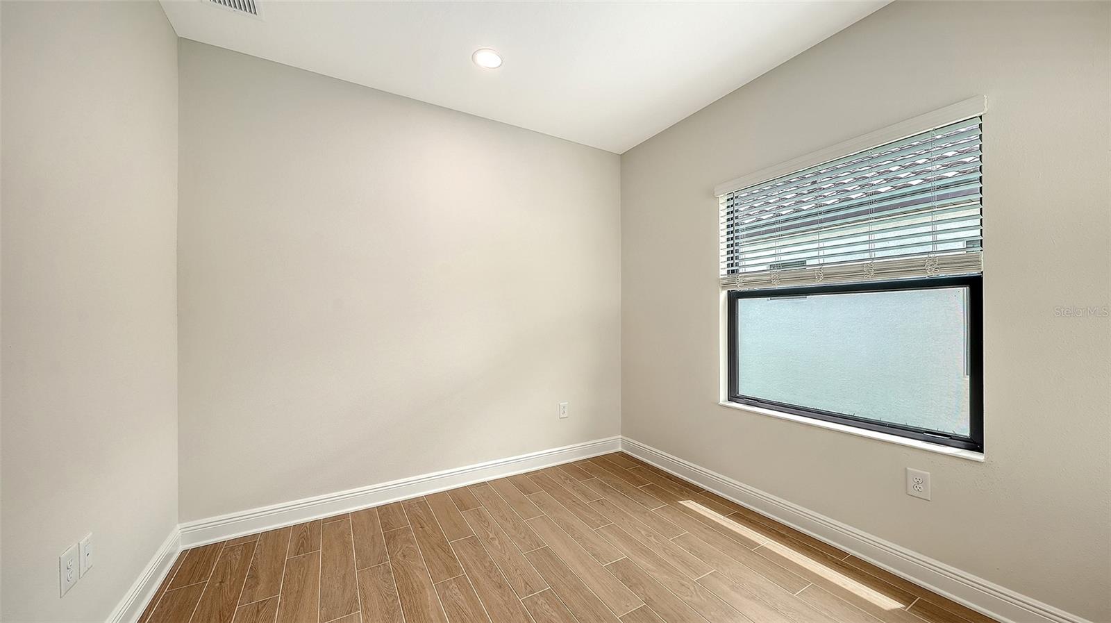 333 Potenza Loop Property Photo 34