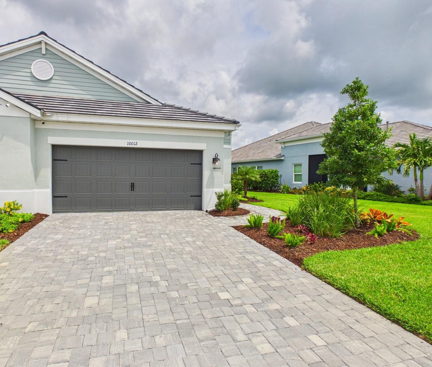 10012 Lake Wales Cir Property Photo 1