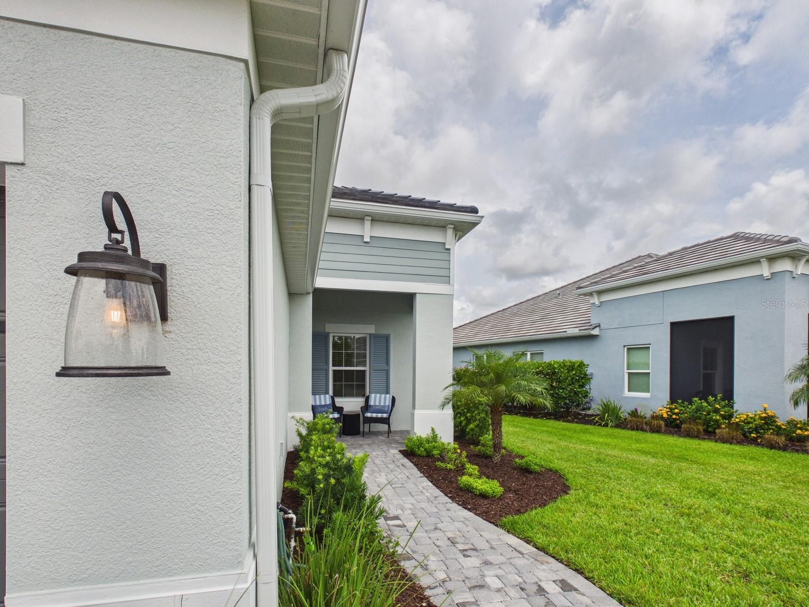 10012 Lake Wales Cir Property Photo 3