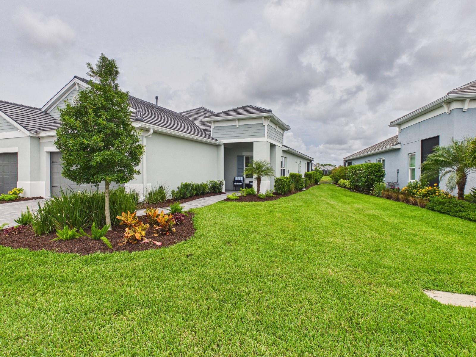 10012 Lake Wales Cir Property Photo 4
