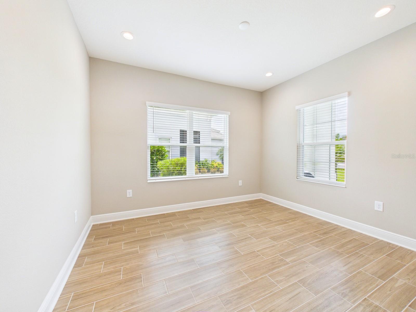10012 Lake Wales Cir Property Photo 12
