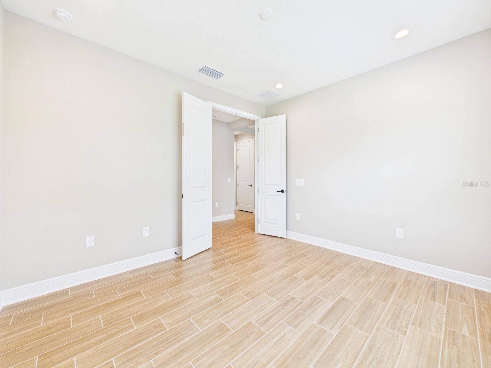 10012 Lake Wales Cir Property Photo 14