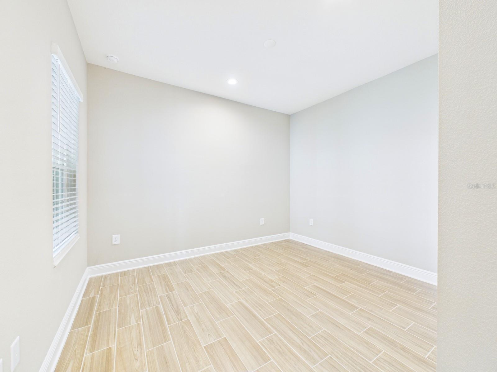 10012 Lake Wales Cir Property Photo 23