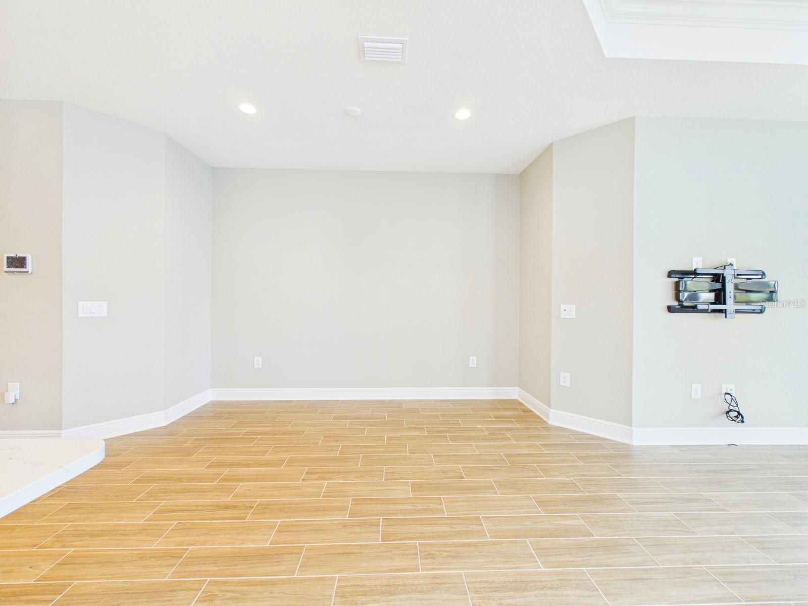 10012 Lake Wales Cir Property Photo 46