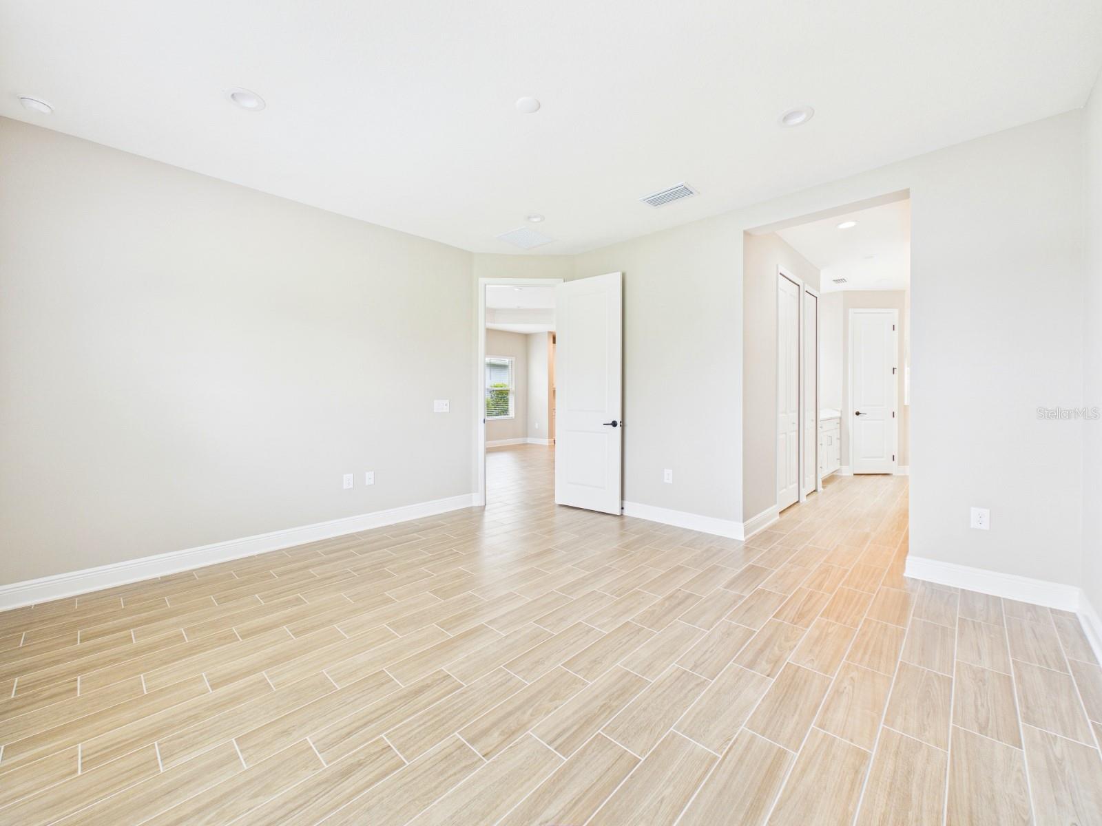 10012 Lake Wales Cir Property Photo 68