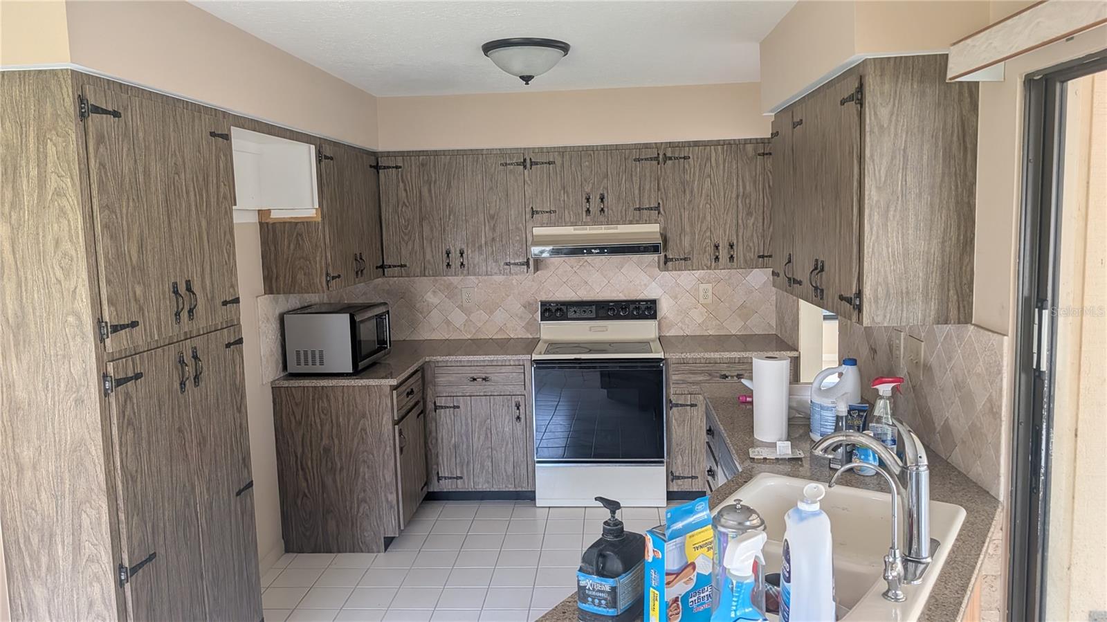 3720 Pin Oaks St Property Photo 3