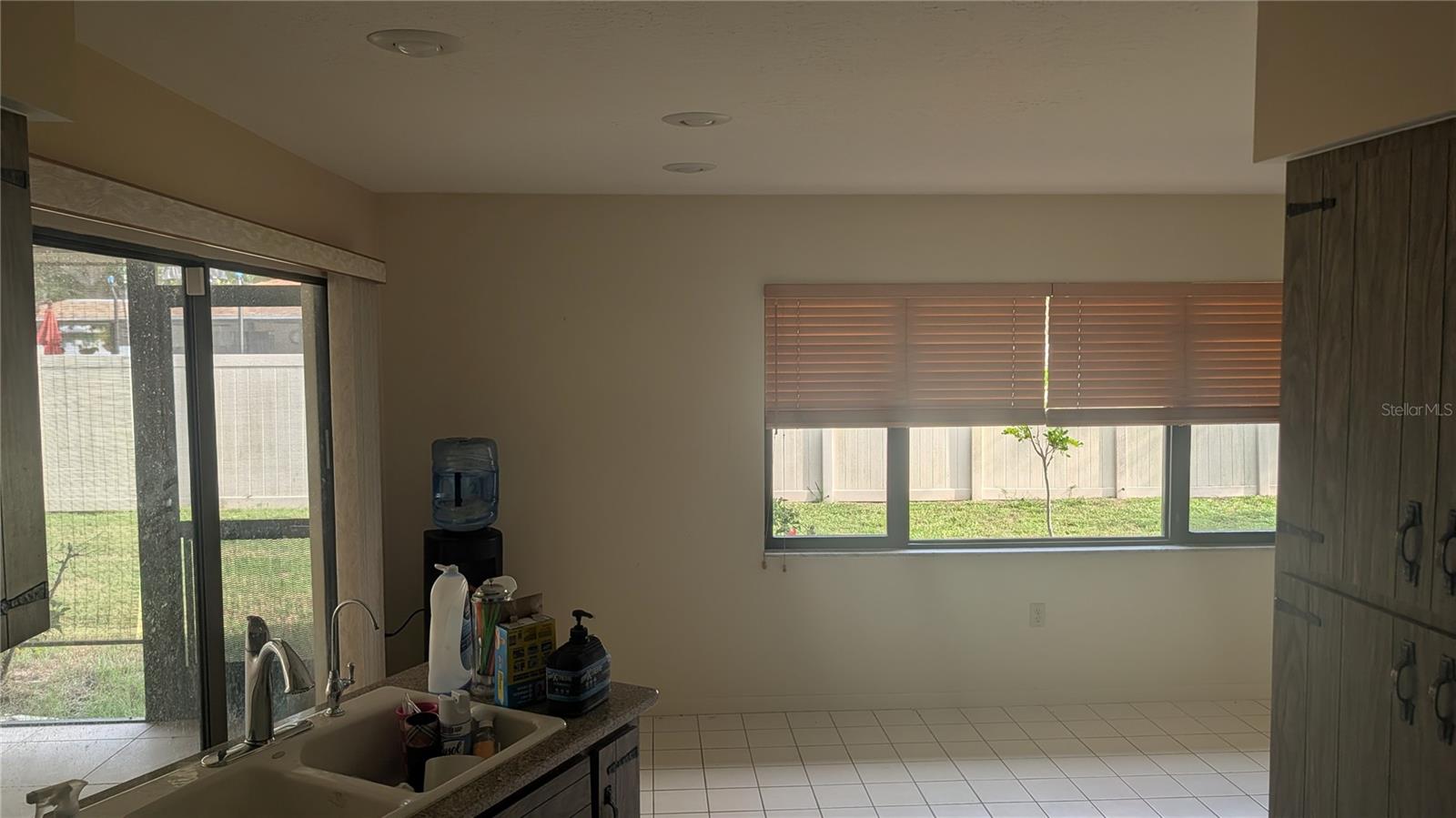 3720 Pin Oaks St Property Photo 4