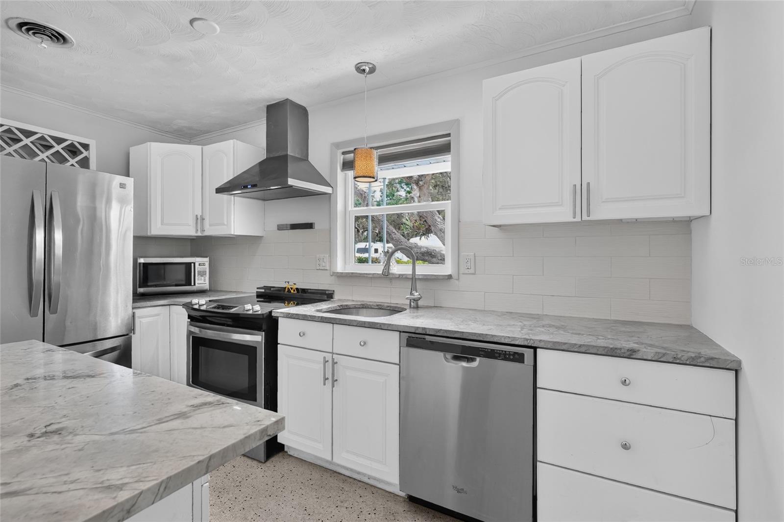 2709 Marlette St Property Photo 4
