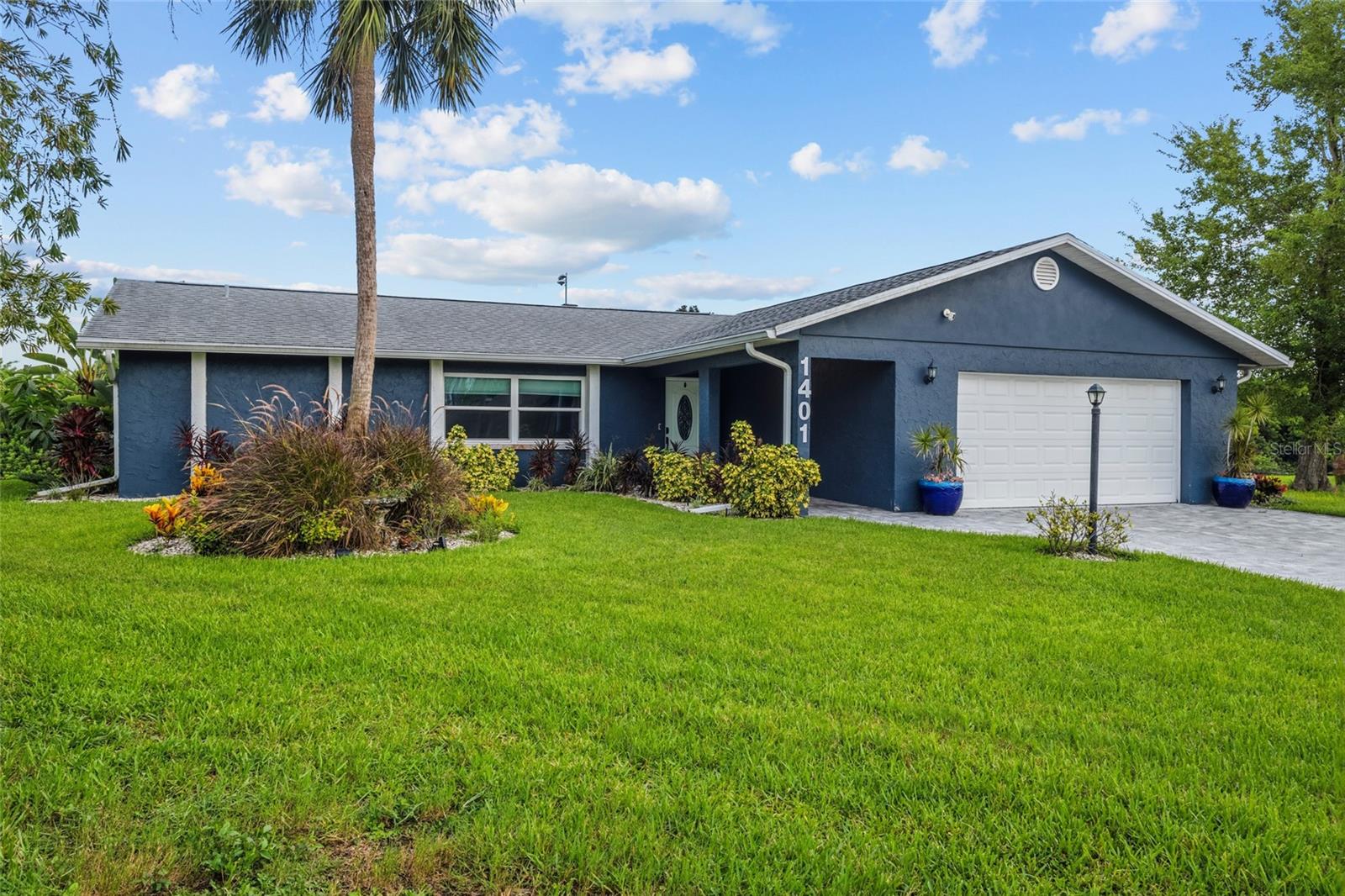 1401 Georgetowne Dr Property Photo 1