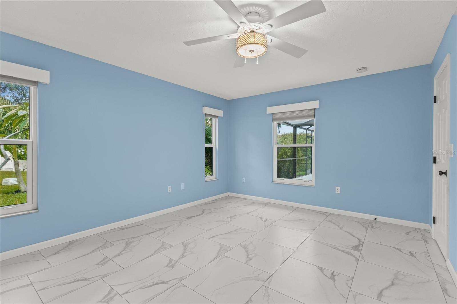 1401 Georgetowne Dr Property Photo 26