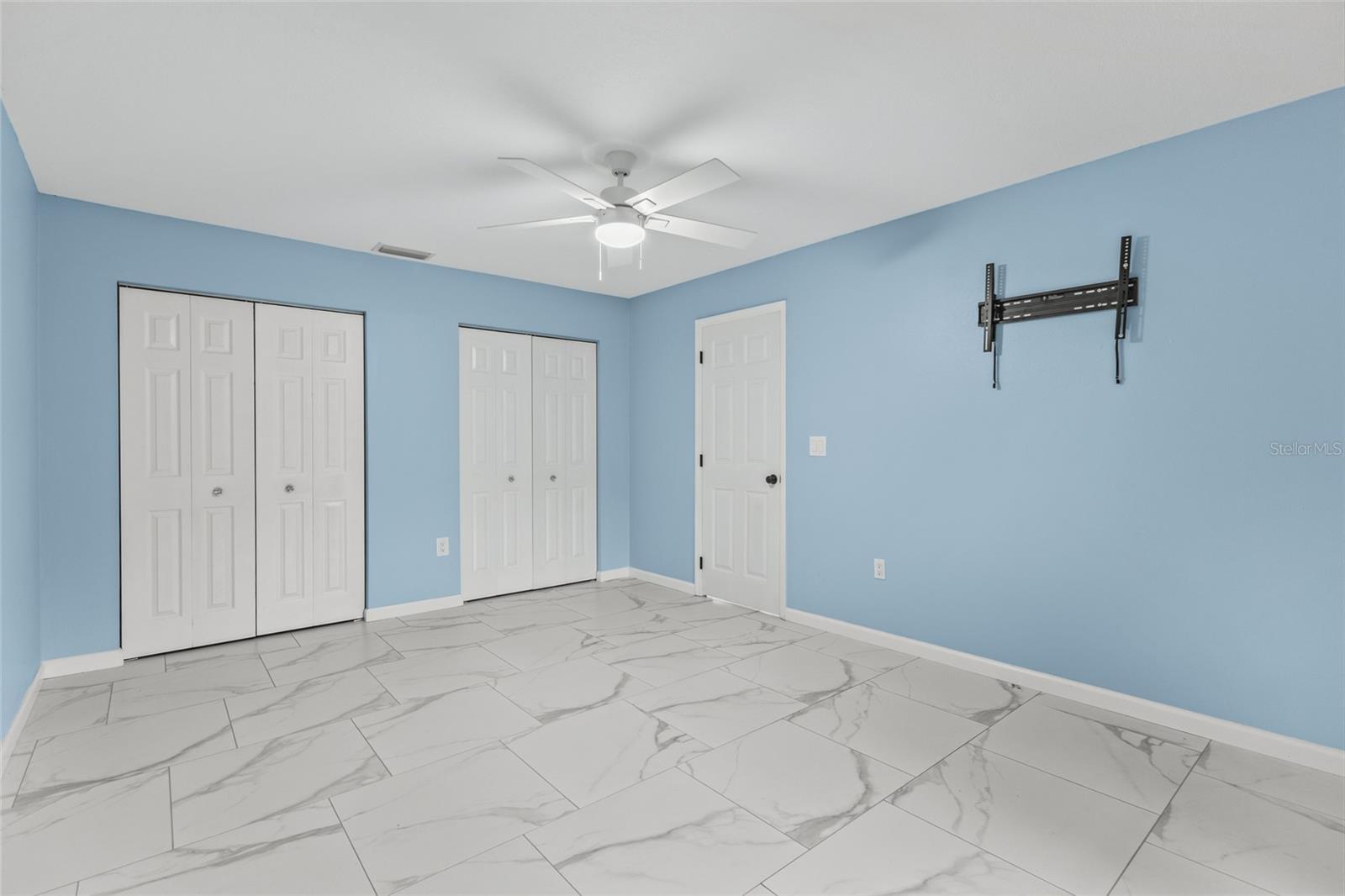 1401 Georgetowne Dr Property Photo 30