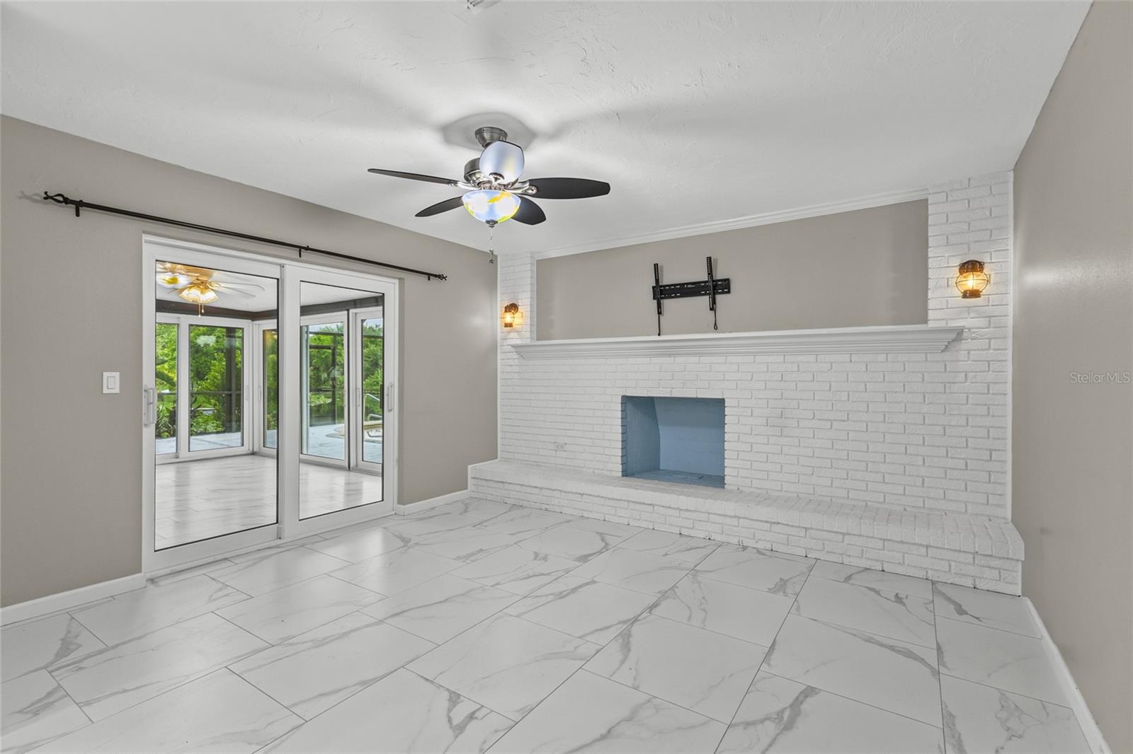 1401 Georgetowne Dr Property Photo 45