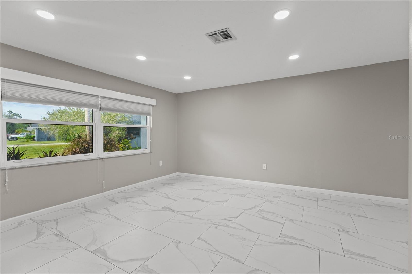 1401 Georgetowne Dr Property Photo 53