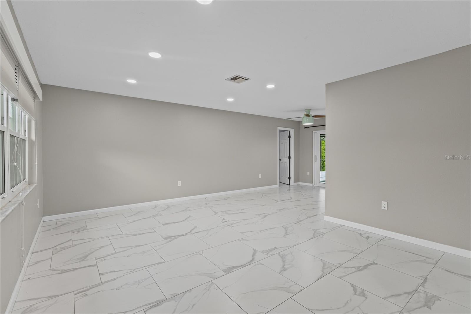 1401 Georgetowne Dr Property Photo 57
