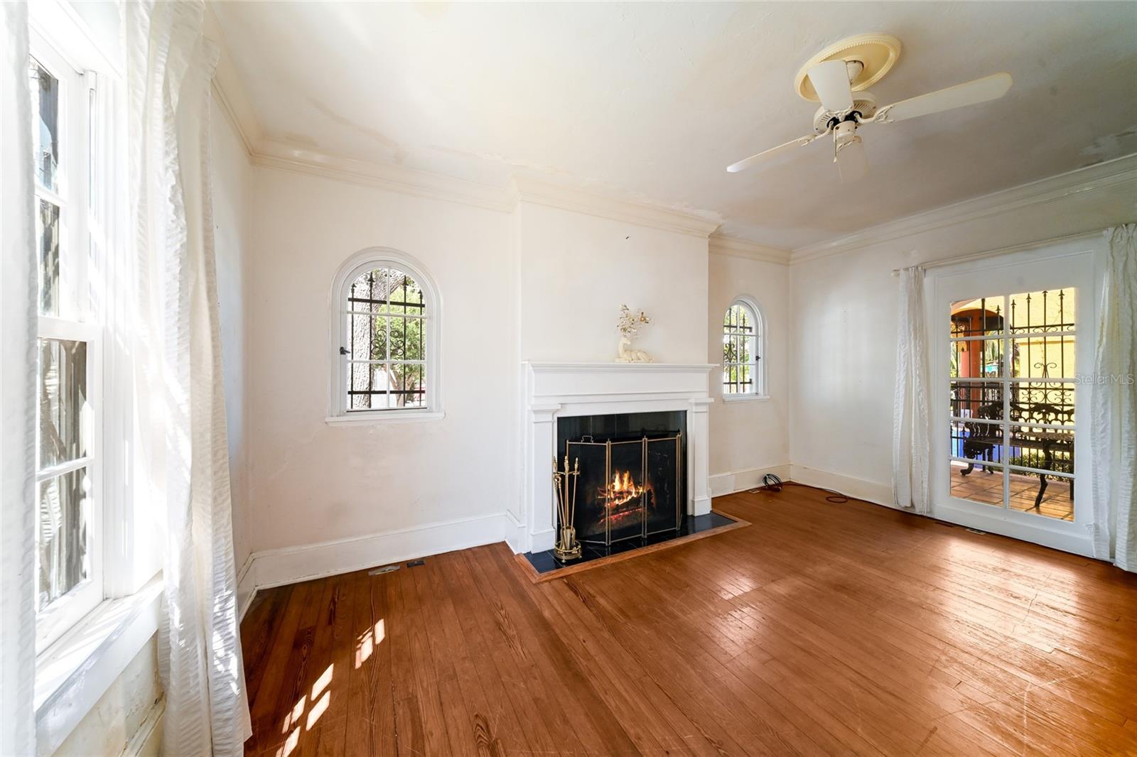 411 Burns Court Property Photo 3