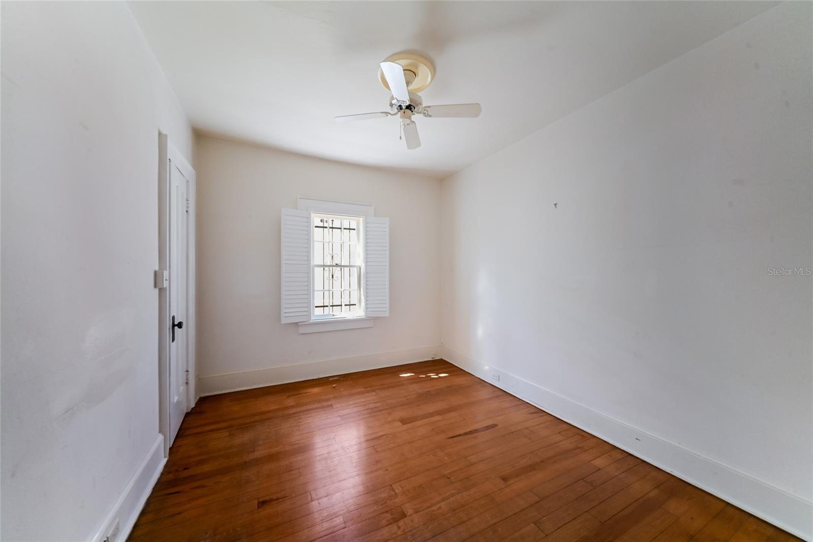 411 Burns Court Property Photo 7