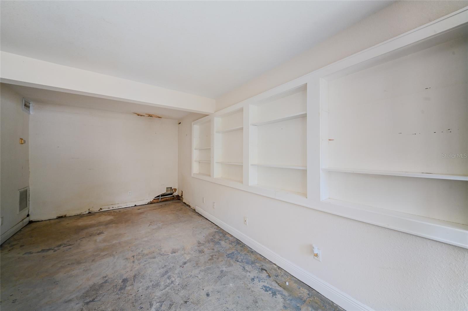 411 Burns Court Property Photo 13