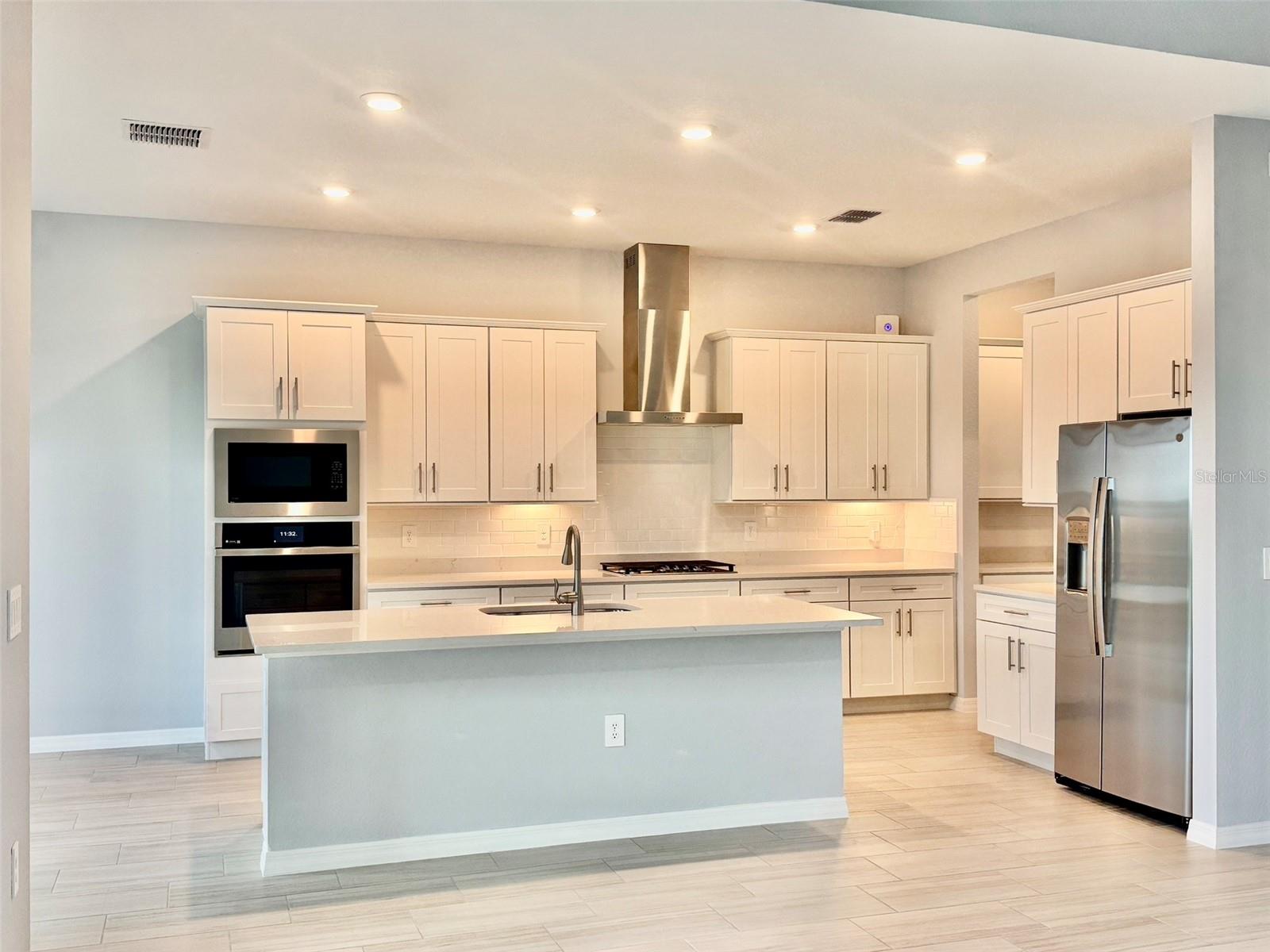 19227 Scallop Loop Property Photo 3