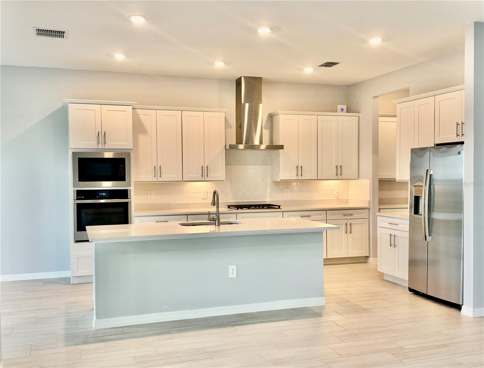 19227 Scallop Loop Property Photo 5