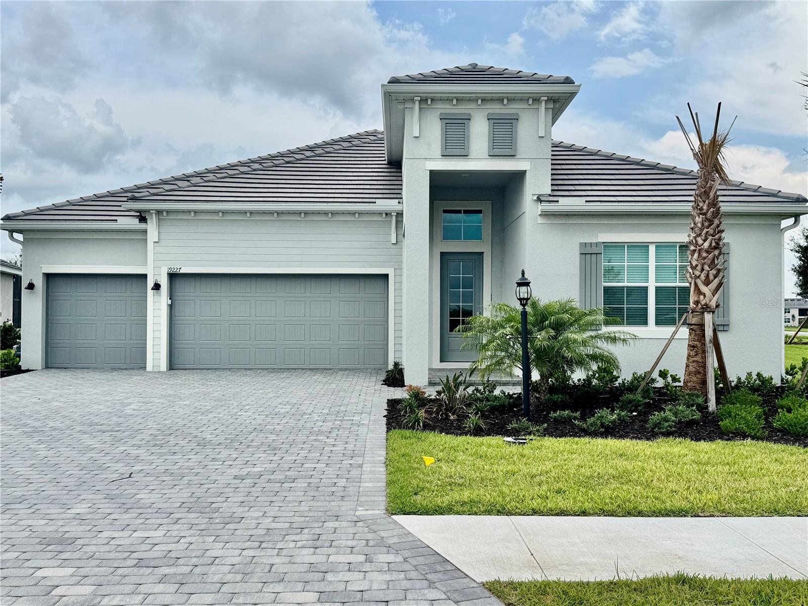 19227 SCALLOP LOOP Property Photo 1