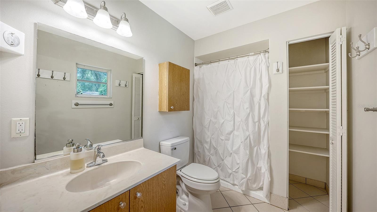 4498 Hidden River Rd Property Photo 25