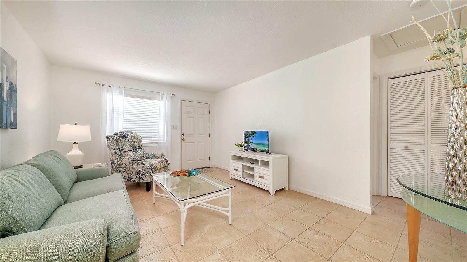 1749 Hillview St #1 Property Photo 6