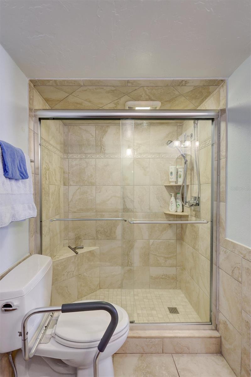 420 Beach Rd #508 Property Photo 36