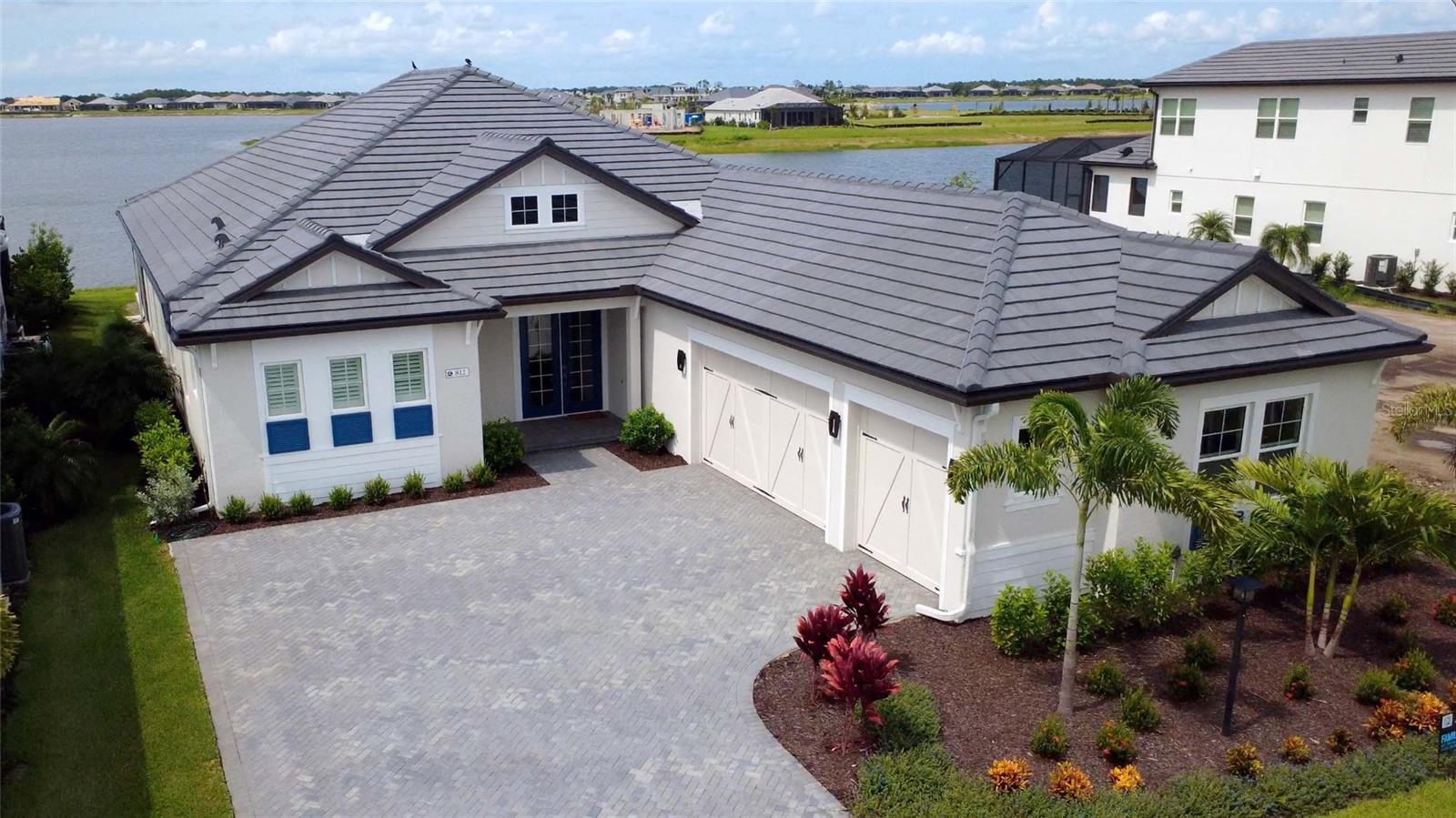 812 Blue Shell Loop Property Photo 1