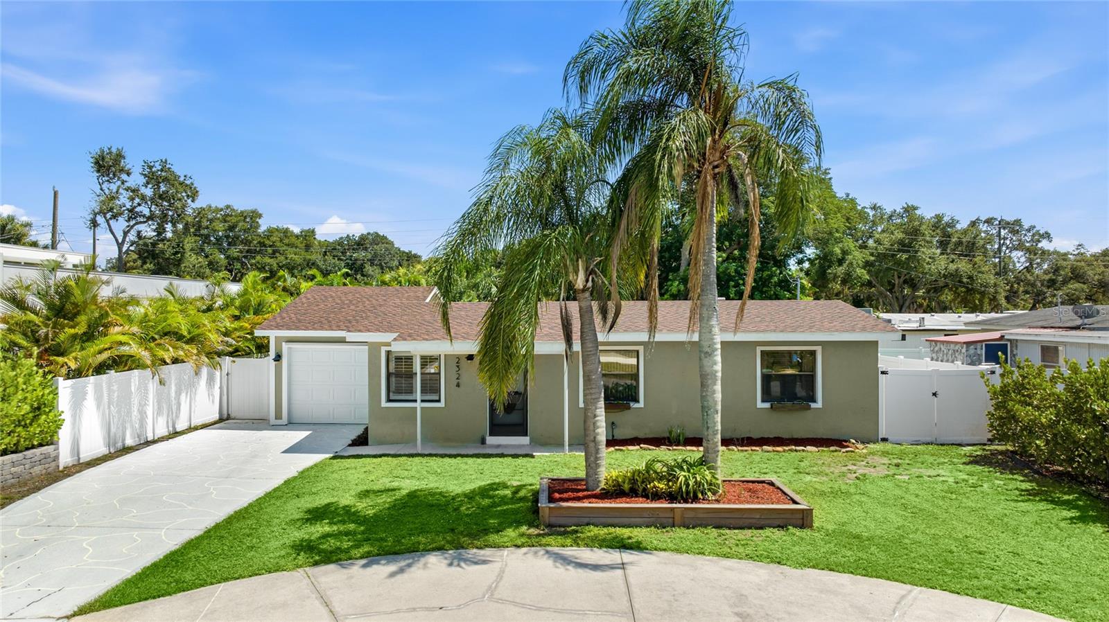 2324 Temple St Property Photo 1