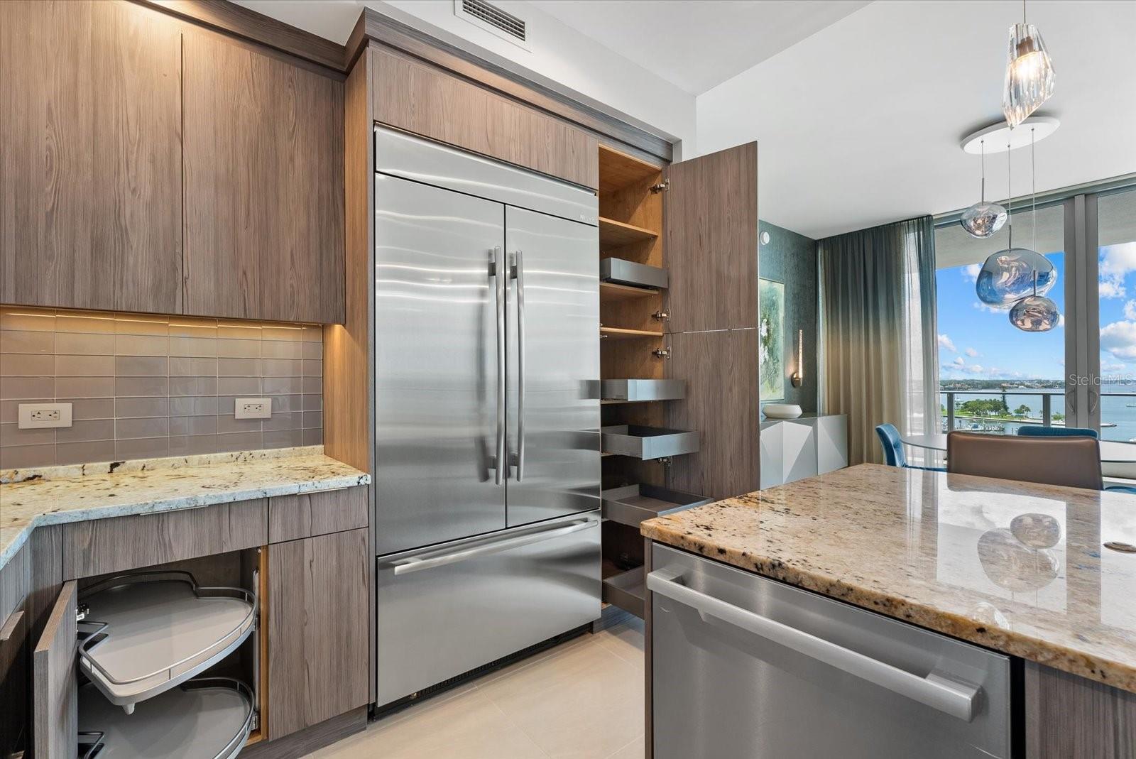 1155 N Gulfstream Ave #807 Property Photo 14