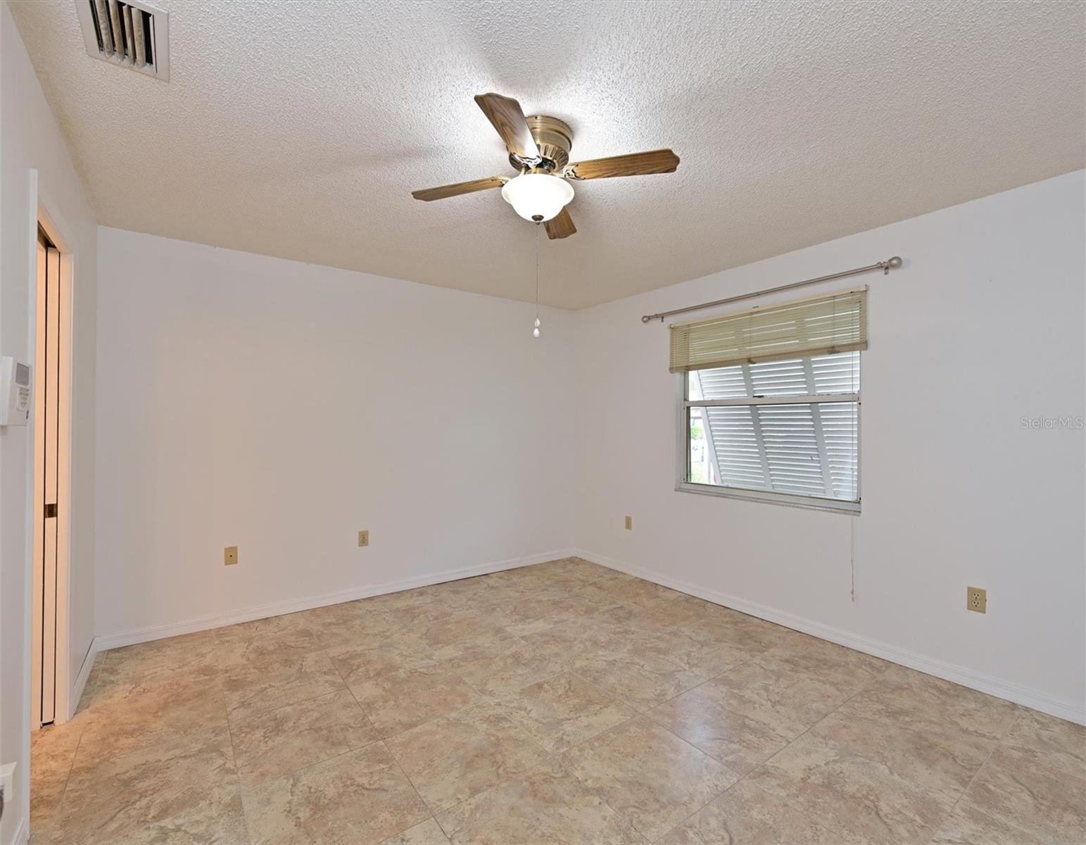 5506 37th St E #4 Property Photo 18