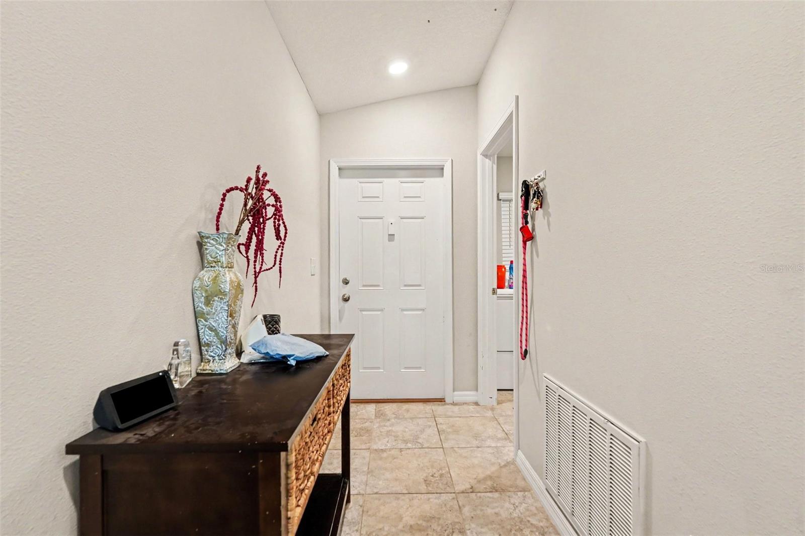 17054 Yellow Pine St Property Photo 4
