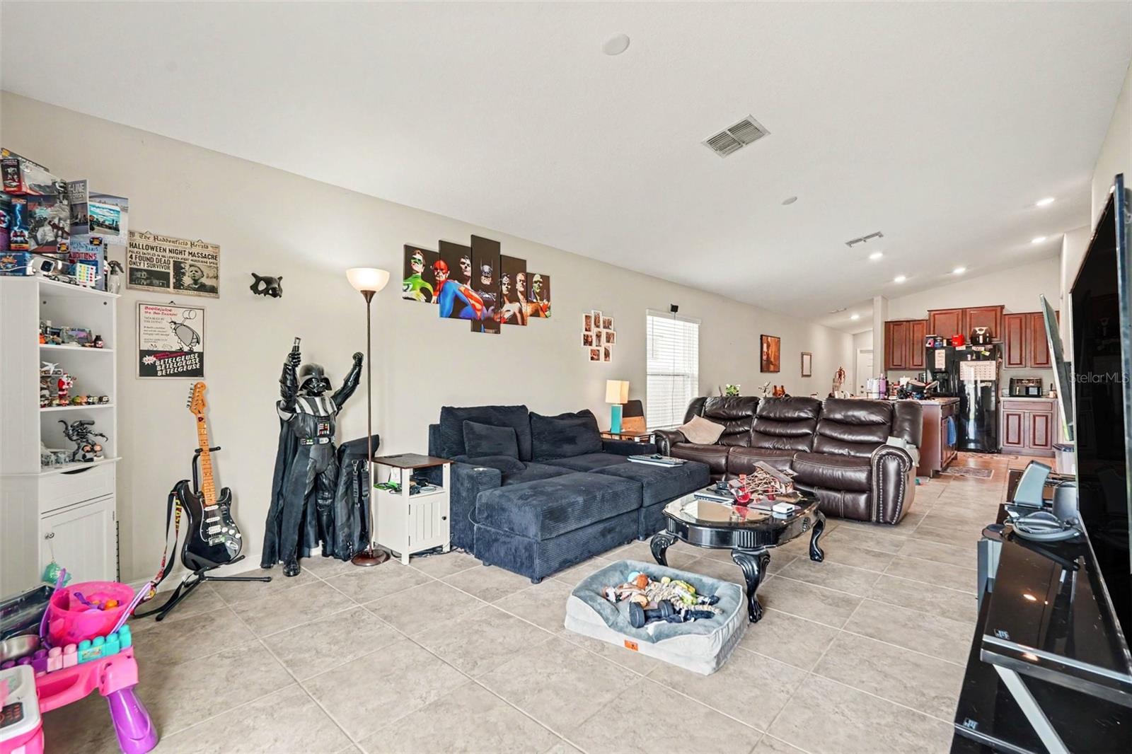 17054 Yellow Pine St Property Photo 5