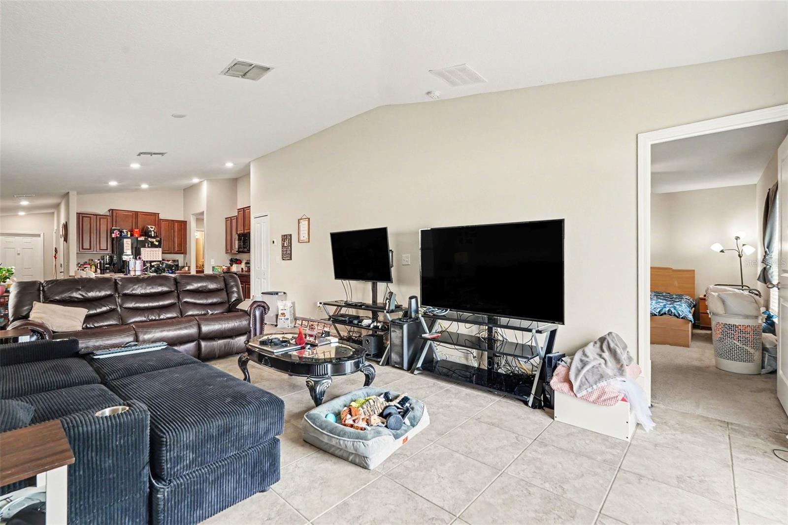 17054 Yellow Pine St Property Photo 6