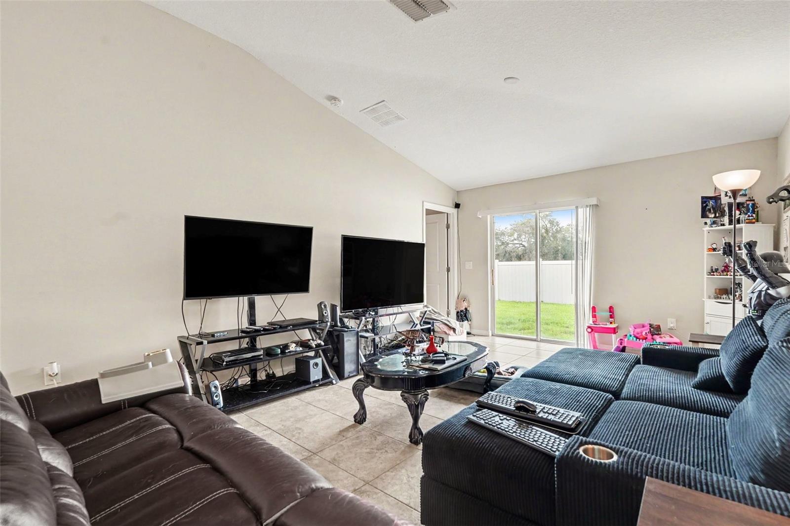 17054 Yellow Pine St Property Photo 8