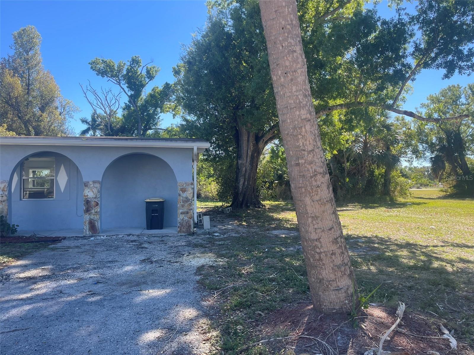 525 E Helen Ave Property Photo 5