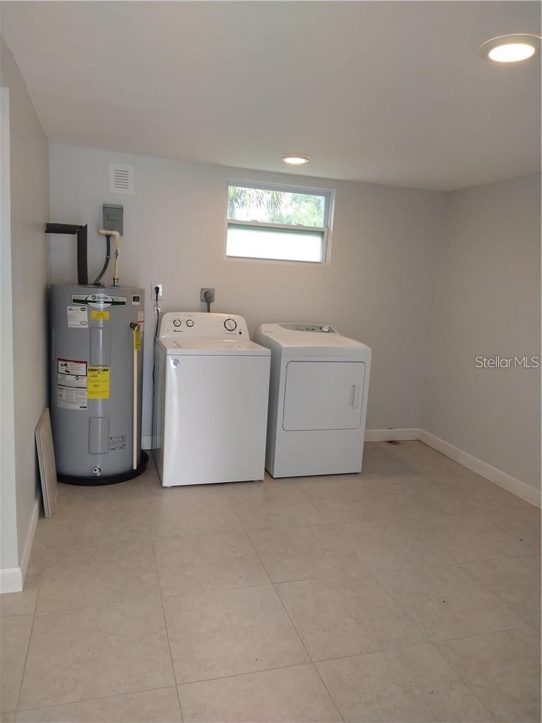 2155 Temple St Property Photo 3