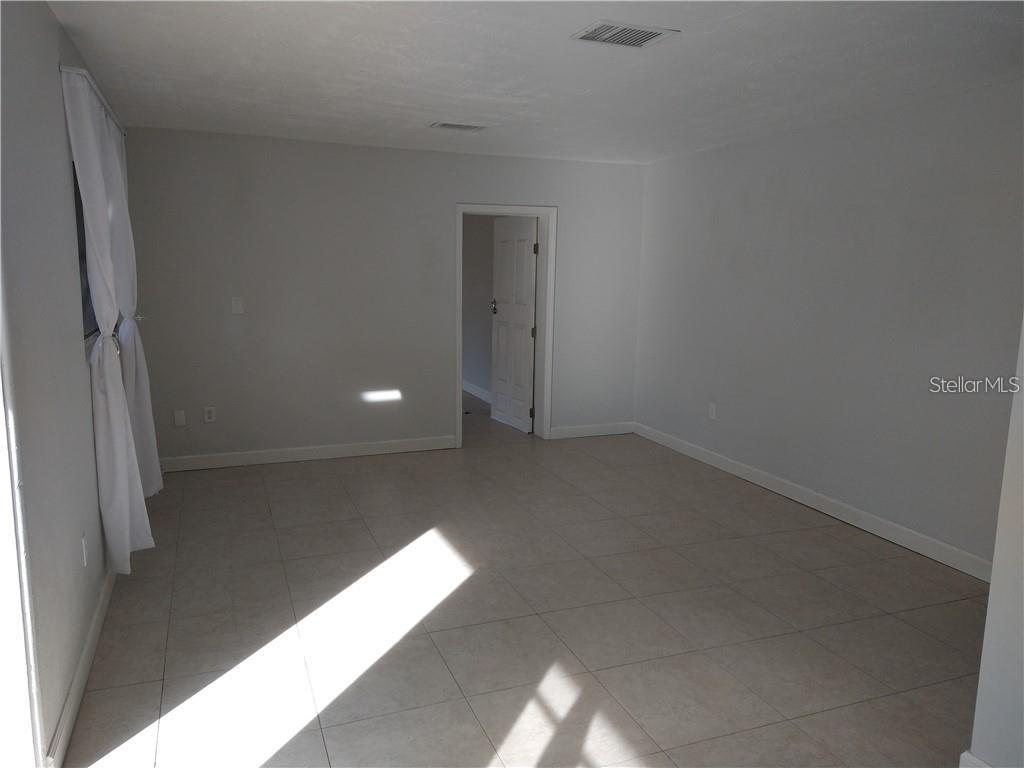 2155 Temple St Property Photo 5