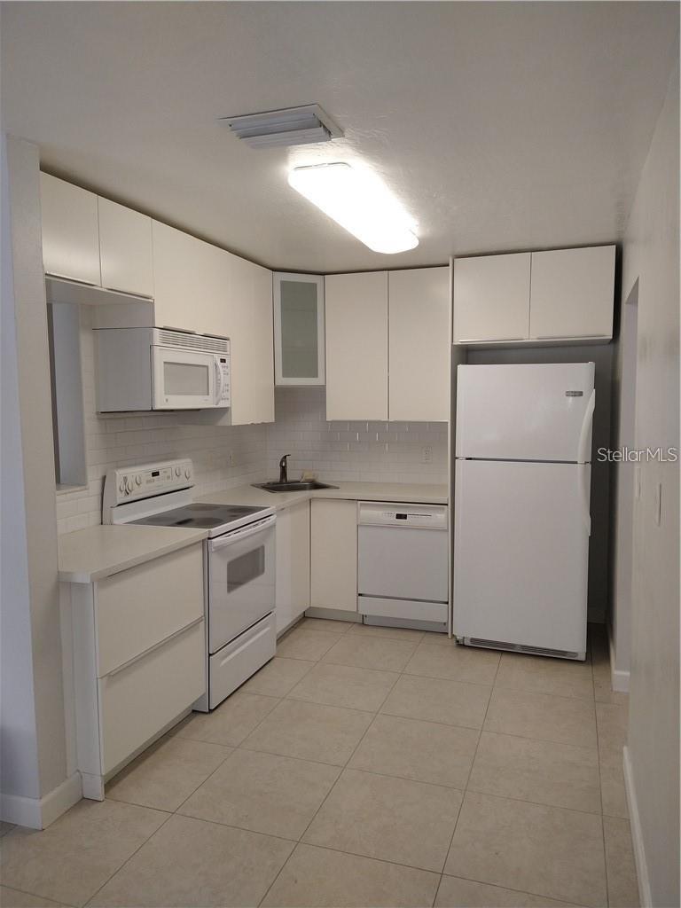 2155 Temple St Property Photo 6