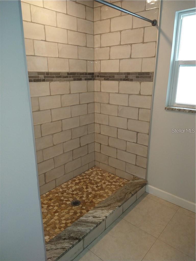 2155 Temple St Property Photo 7