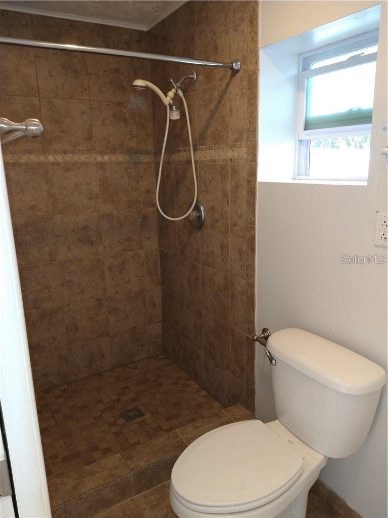2155 Temple St Property Photo 14