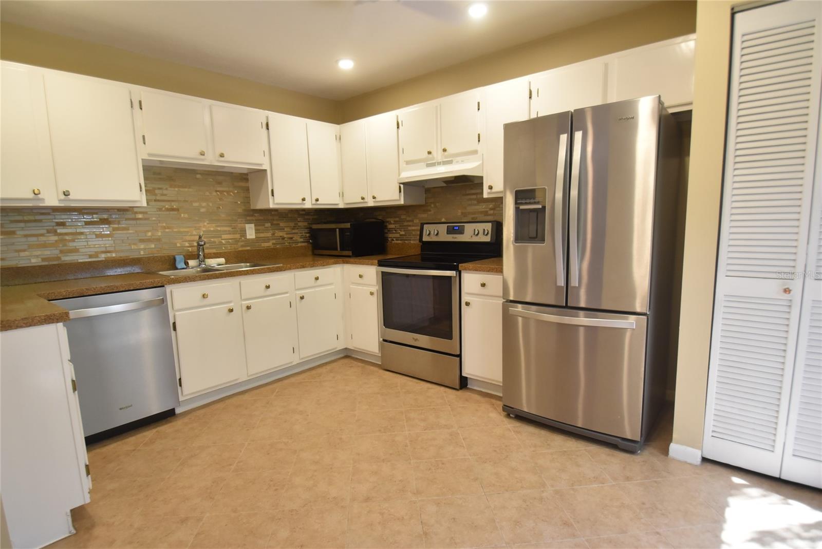 1687 Brookhouse Cir #br221 Property Photo 2