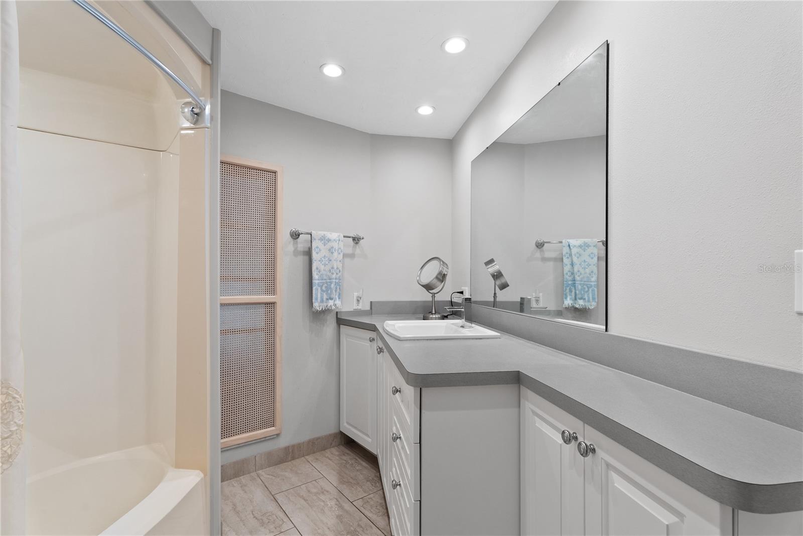 808 53rd Ave E #18 Property Photo 18