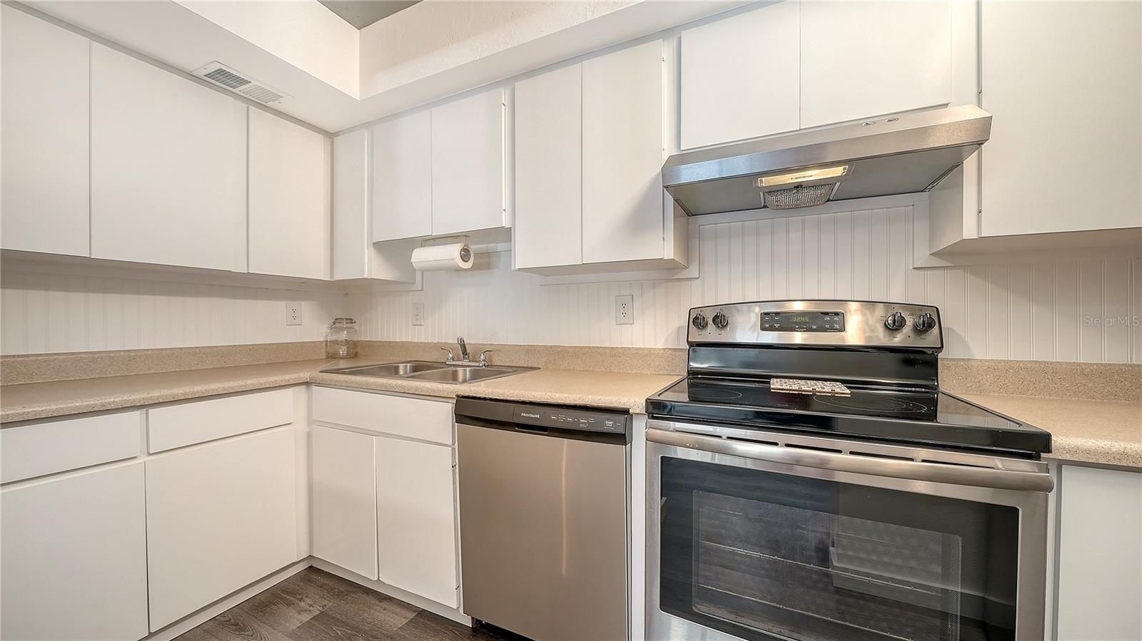 631 N Orange Ave #108 Property Photo 15
