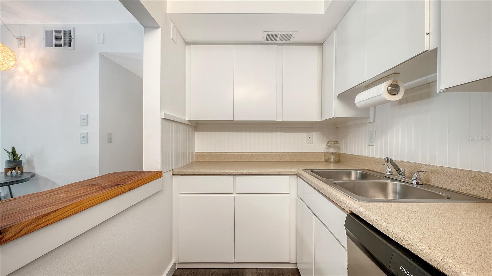 631 N Orange Ave #108 Property Photo 16